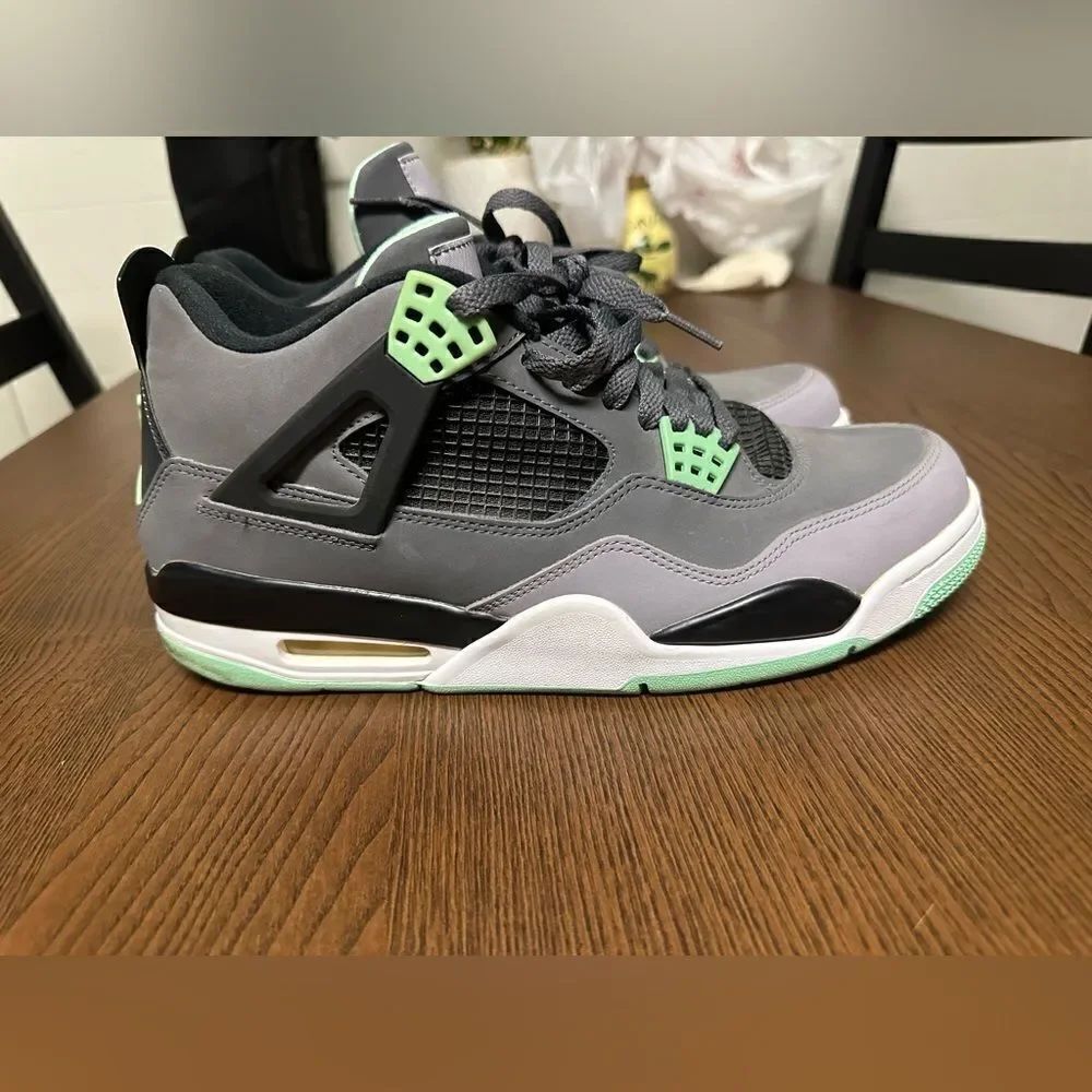 Jordan green glow size 10.5 - Picture 10 of 10